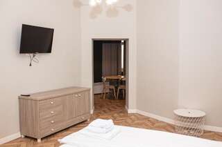 Апартаменты Apartments JustLvivIt at the Rynok Square Львов Апартаменты-5